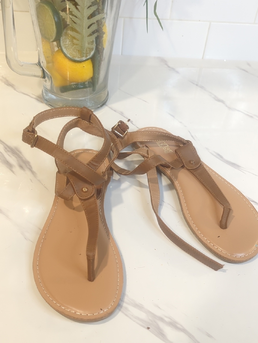 9.5M Ring Tan T-Strap Women’s Sandals
